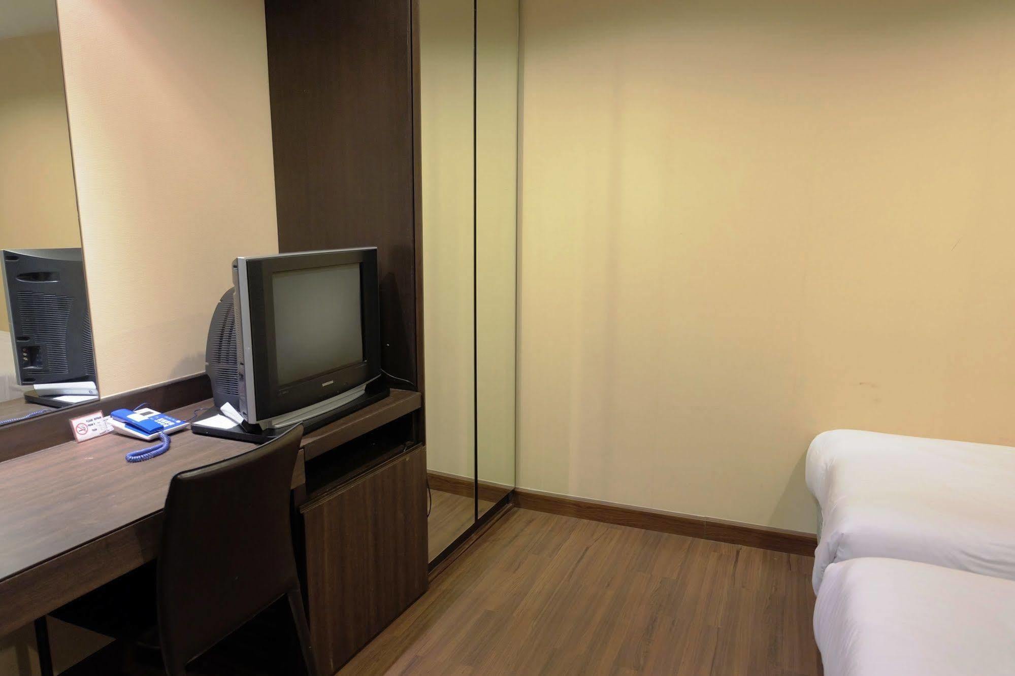Take A Rest Hotel กรุงเทพมหานคร ภายนอก รูปภาพ