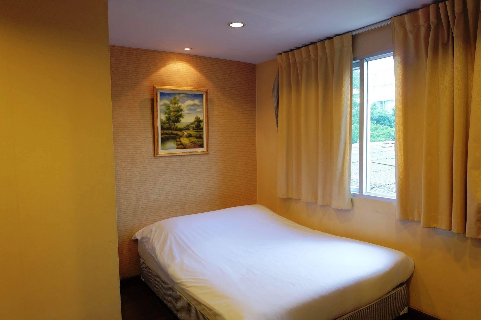 Take A Rest Hotel กรุงเทพมหานคร ภายนอก รูปภาพ
