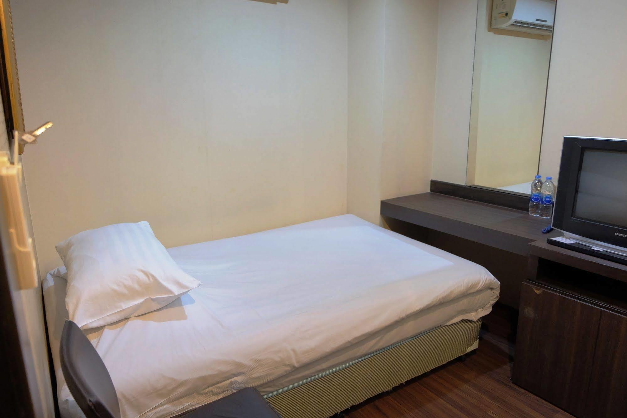 Take A Rest Hotel กรุงเทพมหานคร ภายนอก รูปภาพ