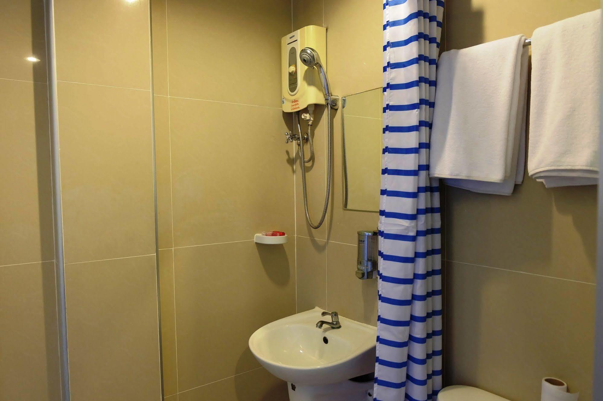 Take A Rest Hotel กรุงเทพมหานคร ภายนอก รูปภาพ