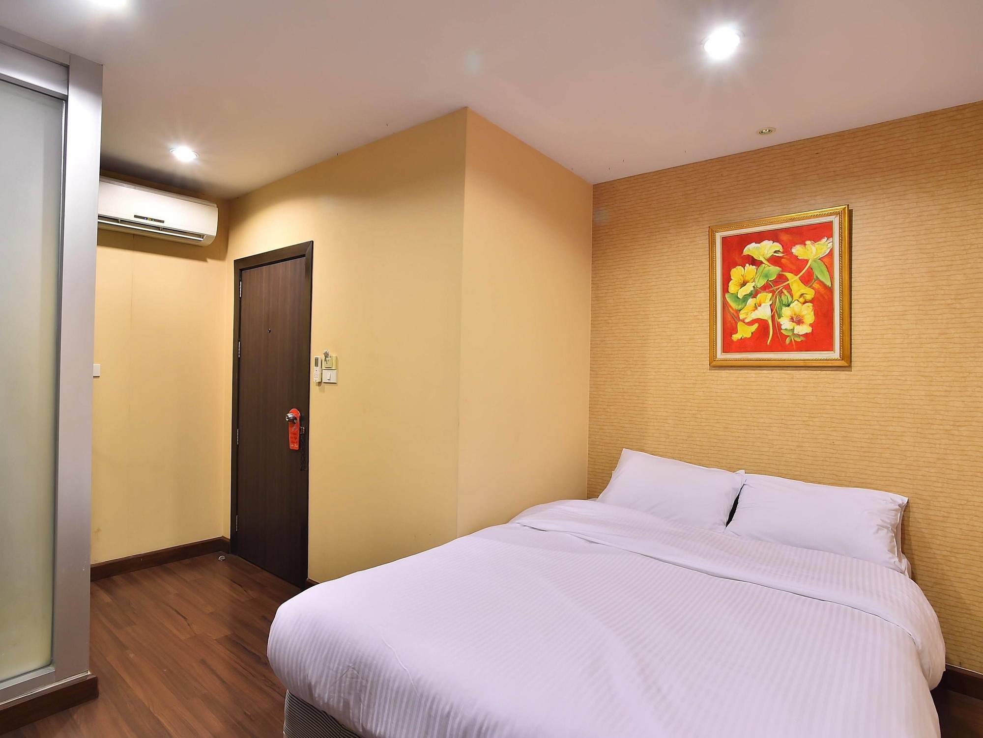 Take A Rest Hotel กรุงเทพมหานคร ภายนอก รูปภาพ